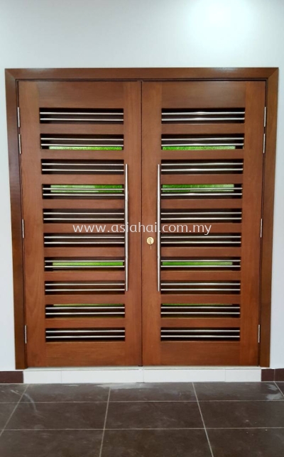 Double wooden door with special glasses (new design)