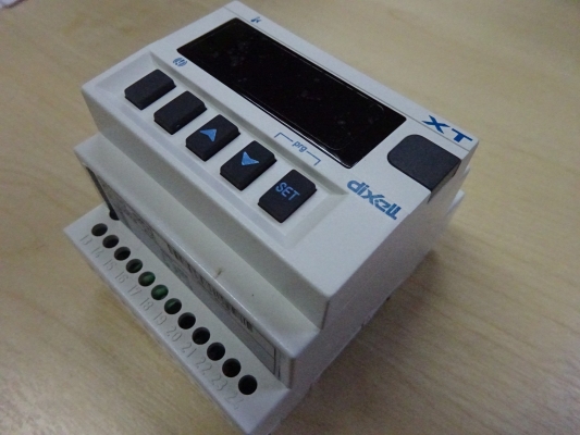 DIXELL XT110D-4C0TU 1 STAGE DIGITAL CONTROLLER (120V)