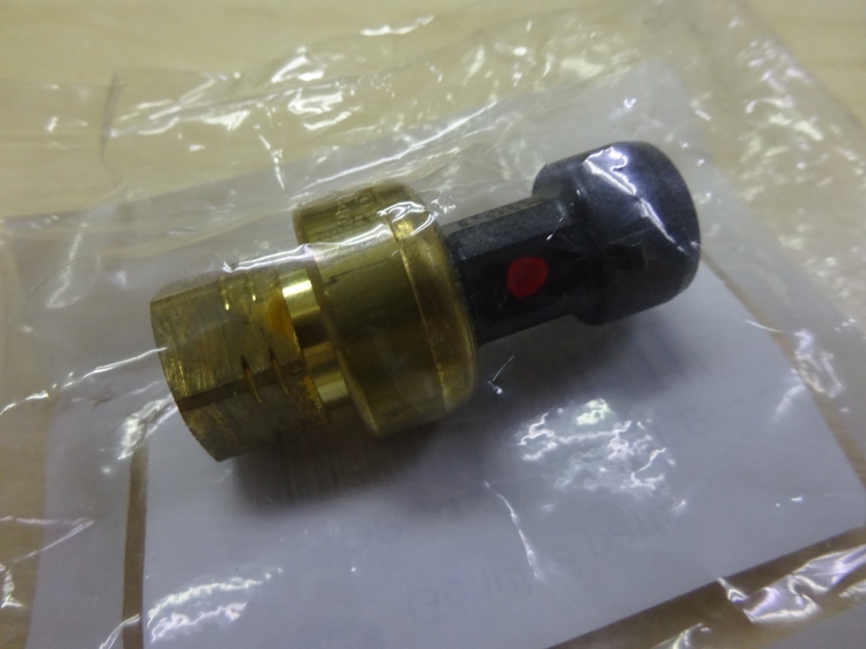 CARRIER HIGH & OIL PRESSURE TRANSDUCER (OP12DA039EE) (RED DOT)