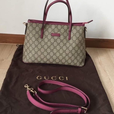 (SOLD) Gucci Supreme Soho Sling Bag (Two Ways Carry)