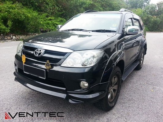 TOYOTA FORTUNER 2005 - 2015 = VENTTEC DOOR VISOR