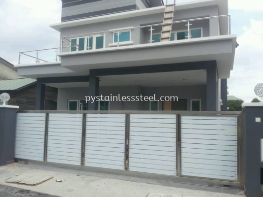 Stainless Steel Sliding Gate with Aluminium Wood