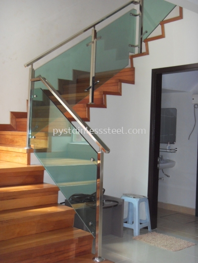 Stainless Steel Staircase Handrail With Glass