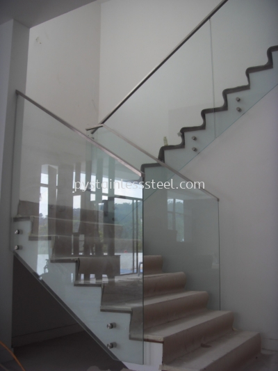 Stainless Steel Staircase Handrail With Glass