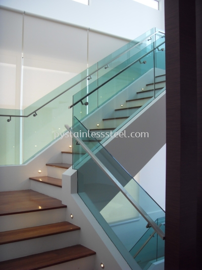 Stainless Steel Staircase Handrail With Glass