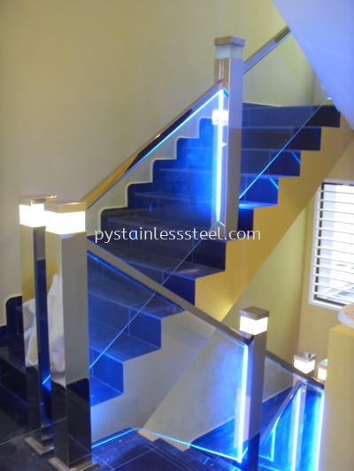 Stainless Steel Staircase Handrail With Glass