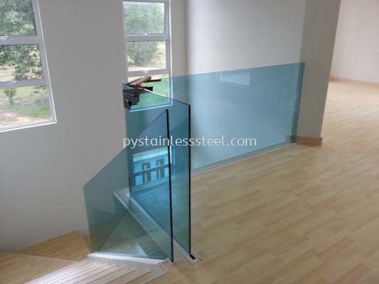 Stainless Steel Staircase Handrail With Glass