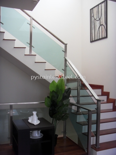 Stainless Steel Staircase Handrail With Glass