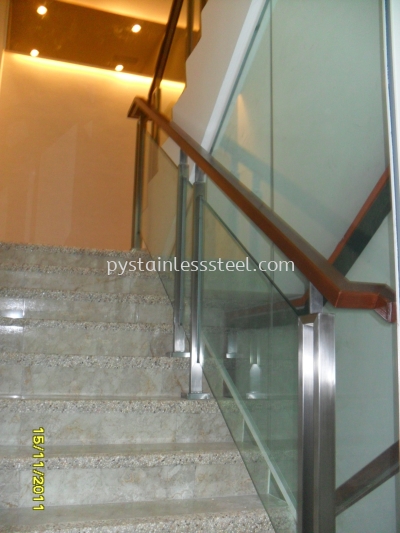 Stainless Steel Staircase Handrail With Glass & Wood