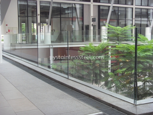 Stainless Steel Balcony Handrail With Glass