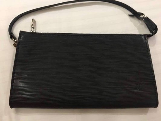 (SOLD) Louis Vuitton Epi Leather Pochette Accessoires in Black