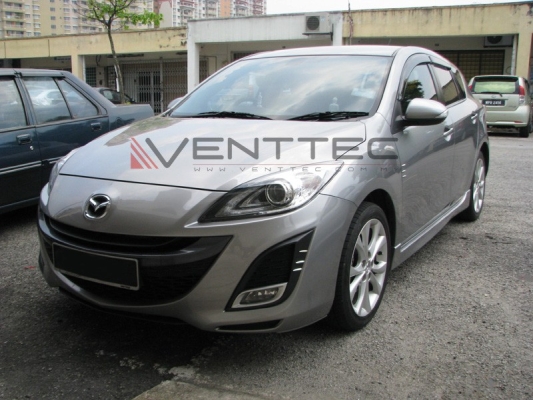 MAZDA 3 / AXELA HATCHBACK VENTTEC DOOR VISOR