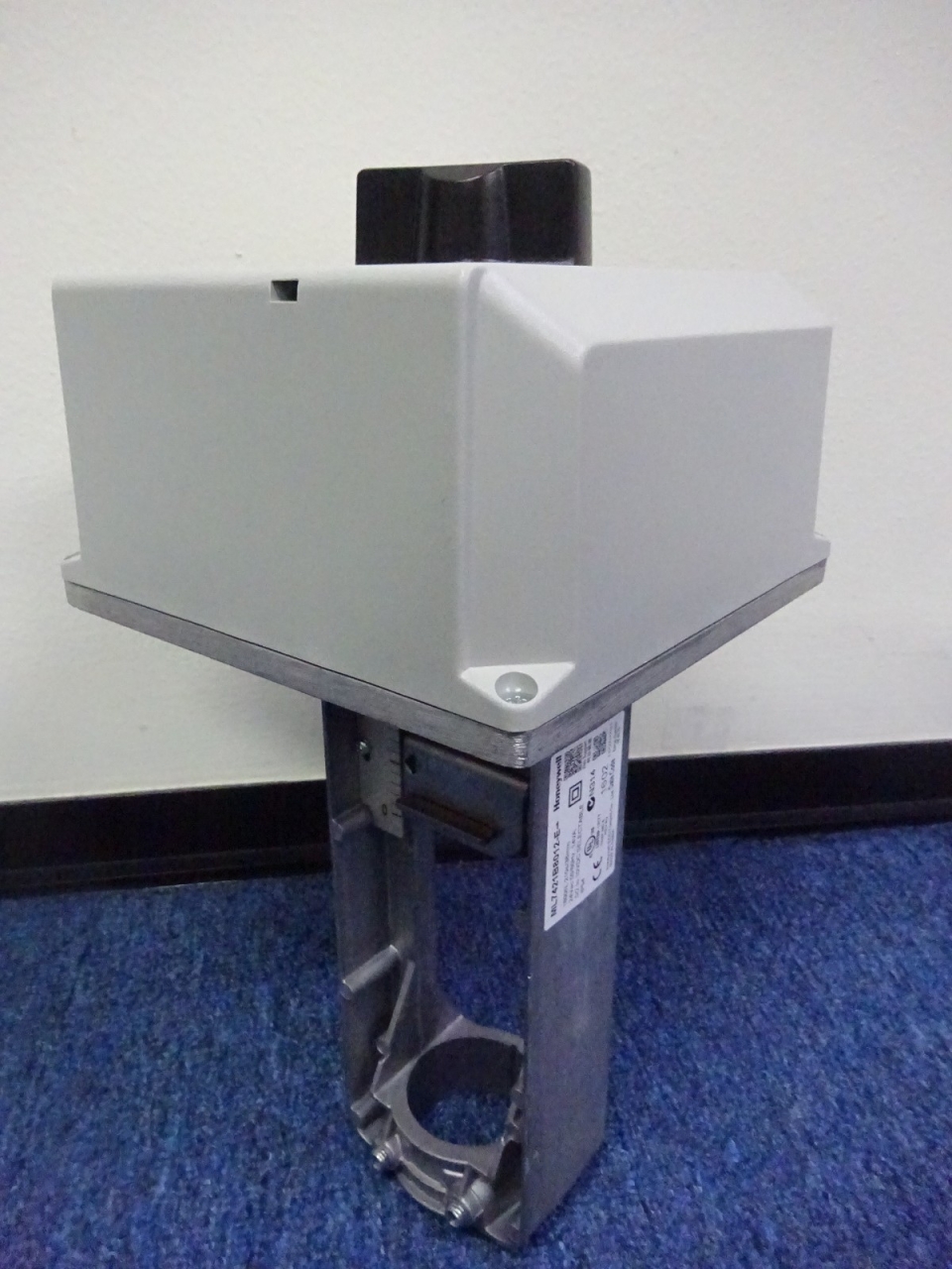 HONEYWELL ML7421B8012-E 24V 50/60HZ DIRECT COUPLED ELECTRIC VALVE ACTUATOR