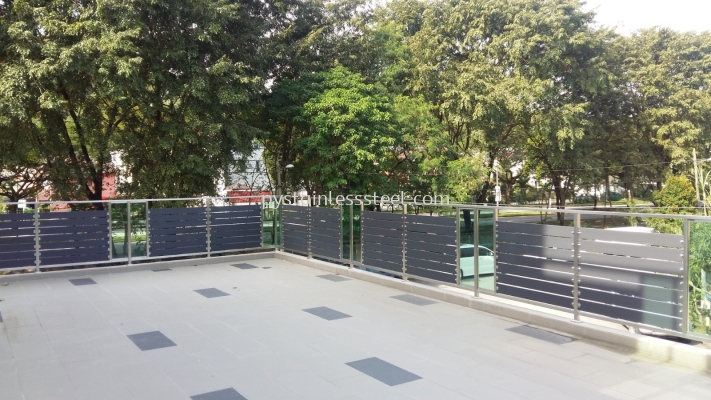 Stainless Steel Balcony Handrail With Glass & Aluminium Wood