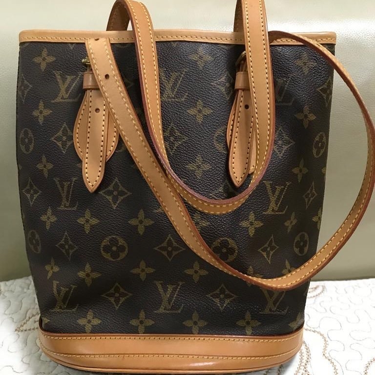 Fashionbw 2018 - Preloved Authentic Louis Vuitton Iena PM in Damier Ebene.  Bought in 2018. Only used 5 times. Comes with dust bag, box, paper bag and  receipt from LV UK. Retail