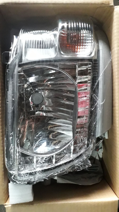 HINO DUTRO WU302 HEADLAMP (NEW)