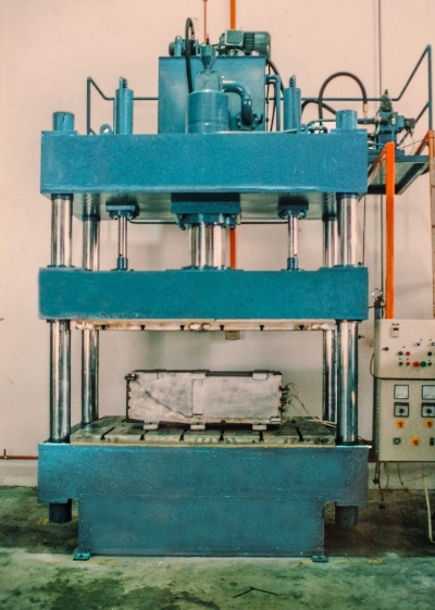 300 Ton Hydraulic Press Machine (Four Column Type)