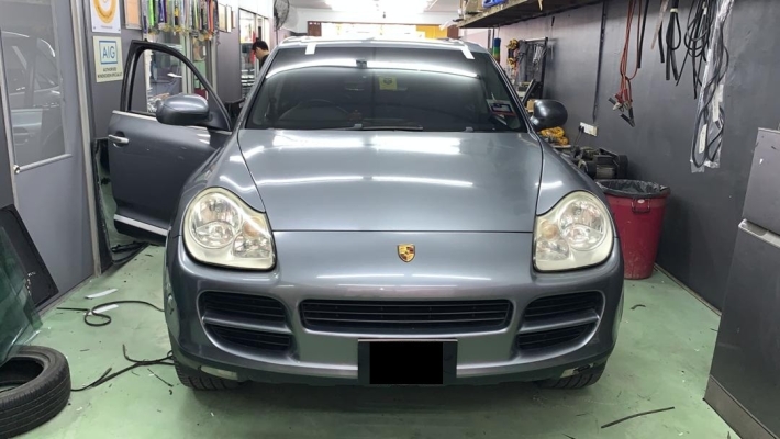 PORSCHE CAYENNE OLD