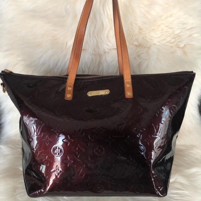 Louis Vuitton Mahina Shoulder Bag Leather for Sale in Bellevue