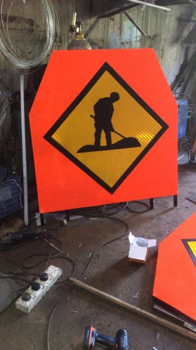 temporary road sign