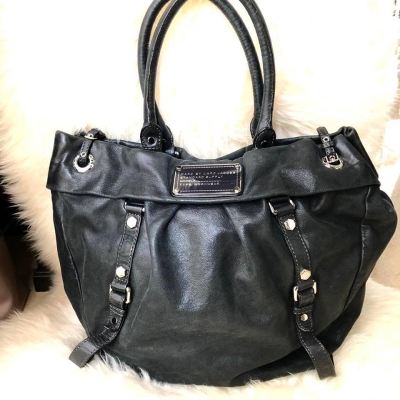 Marc Jacobs Full Leather Shoulder Bag in Black