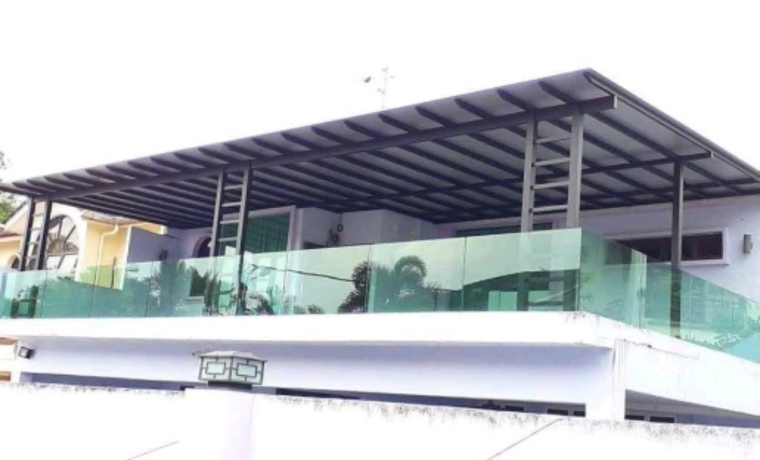 Stainless Steel + Aluminium Main Gate
To installation Tempered Glass Railing cum Stainless Steel Handrail