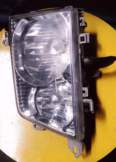 MAZDA T5000 HEADLAMP