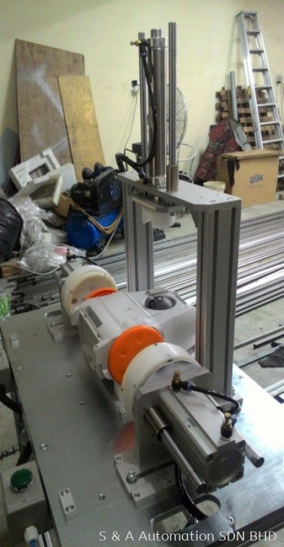 Wheel insert machine