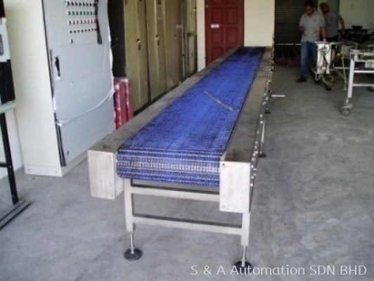 Plastic belt conveyor