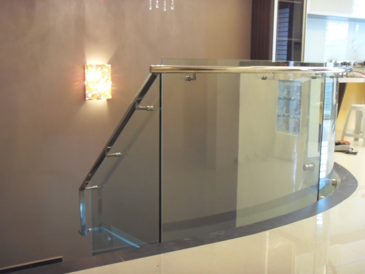 Stainless Steel Staircase Handrail With Glass