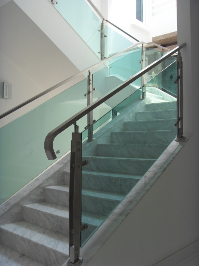 Stainless Steel Staircase Handrail With Glass