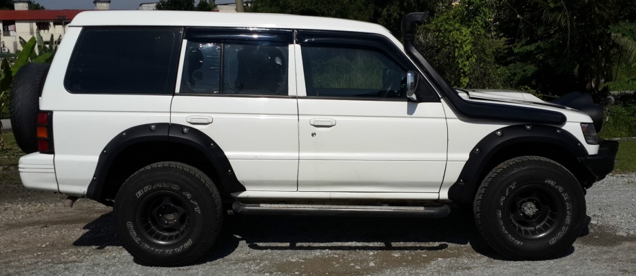 MITSUBISHI PAJERO V FENDER