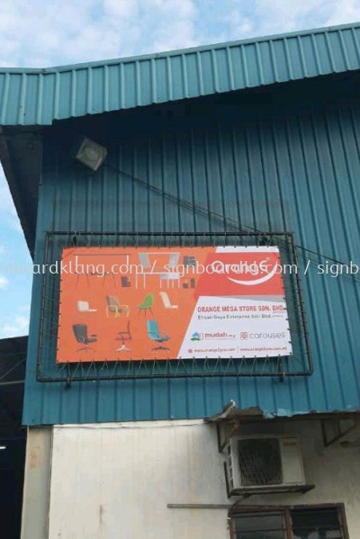 Orange Zia zag banner billboard at pulau indah klang