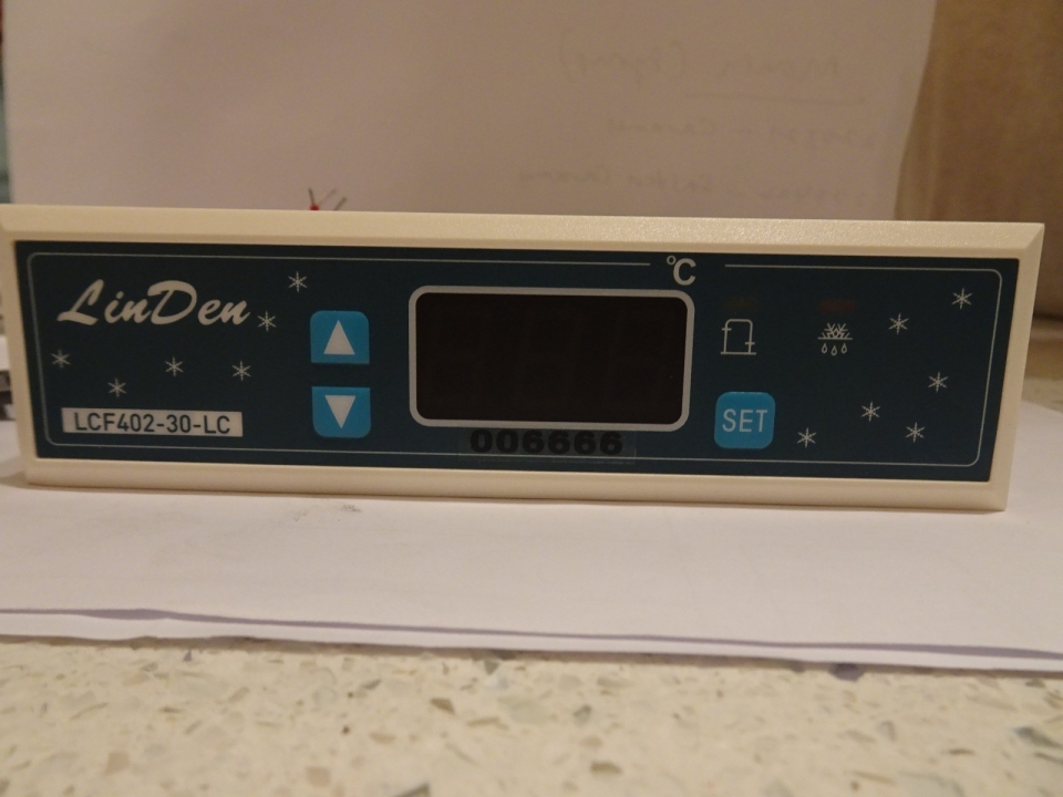 LINDEN LCF402-30-LC DIGITAL THERMOMETER C/W 1 NTC PROBE & STEP DOWN TRANSFORMER (110V/220V AC/50~60H