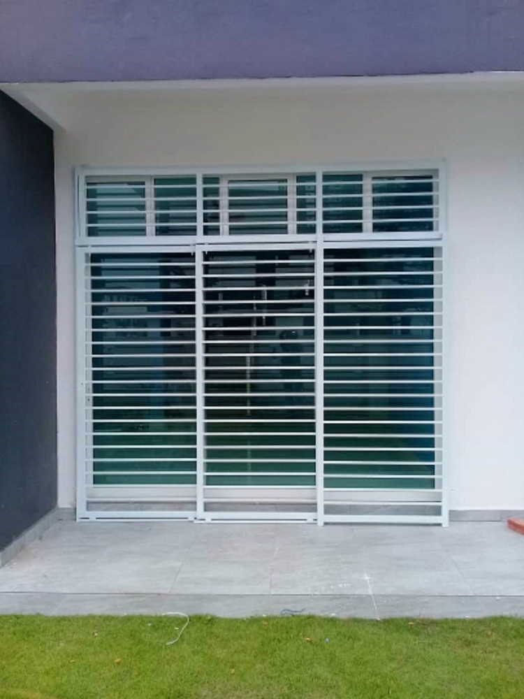 Installation metal door 