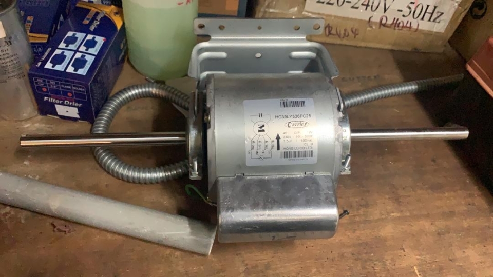 CARRIER HC39LY536FC25 FAN MOTOR C/W CAPACITOR (1.5UF) (230V/1PH/50HZ)