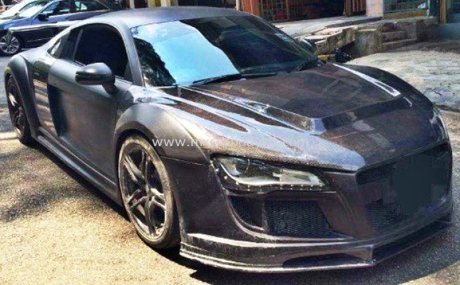 AUDI R8 CARBON FIBER BONNET