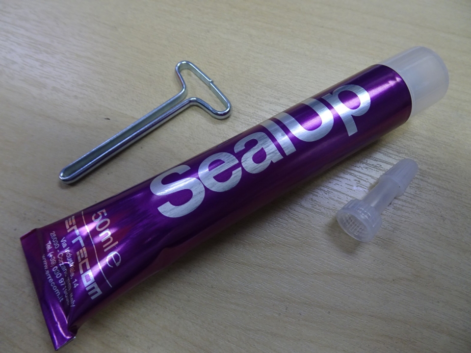 ERRECOM SEALUP TUBE FOR A/C JOINT SEALANT TR1157.Y.01 (50ML / TUBE)