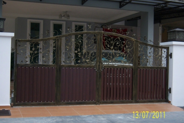 Rujukan Pintu Pagar Wrought Iron Campur Aluminium