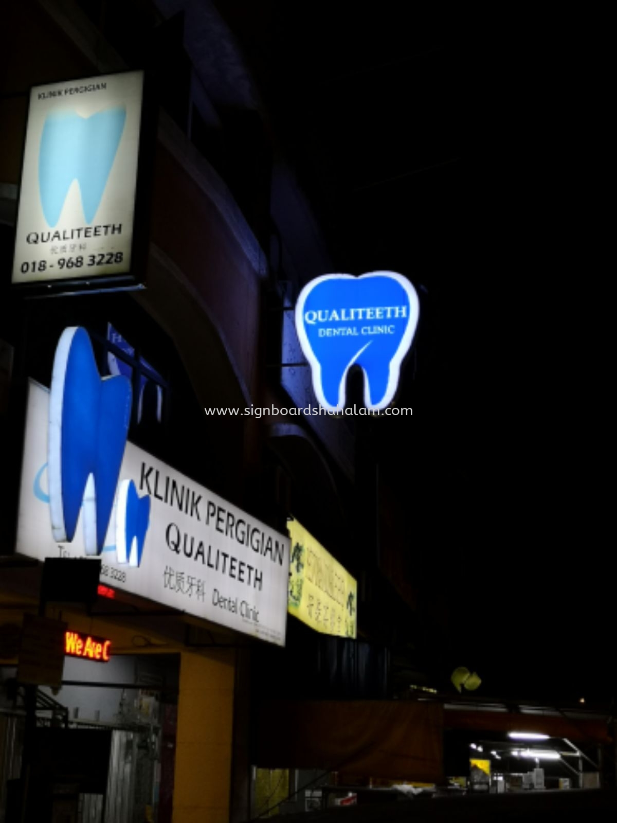 Qualiteeth Teeth Shape Type Double Side Signboard 