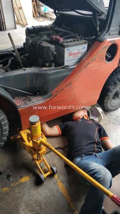 Forklift Repairing 