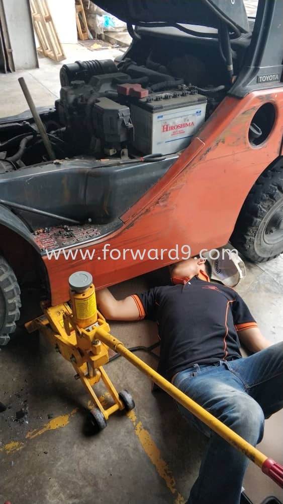 Forklift Repairing  Forklift Repairing Forklift Repairing & Maintenance & Servicing Repair & Maintenance Services