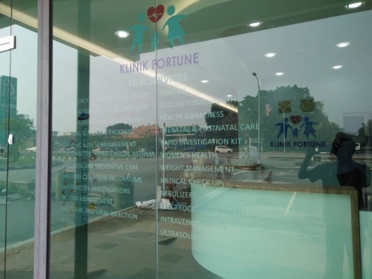 Klinik Fortune Glass Sticker