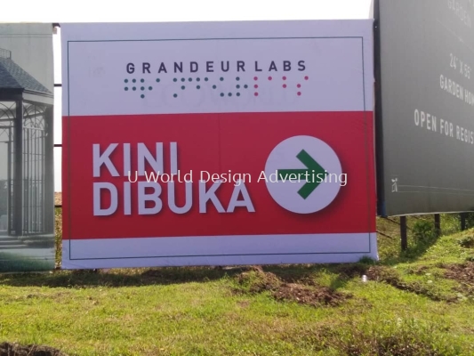 Grabdeur labs Holding sign at klang valley 