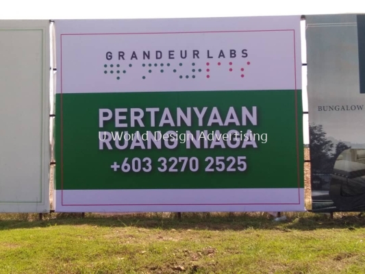 Grabdeur labs Holding sign at klang valley