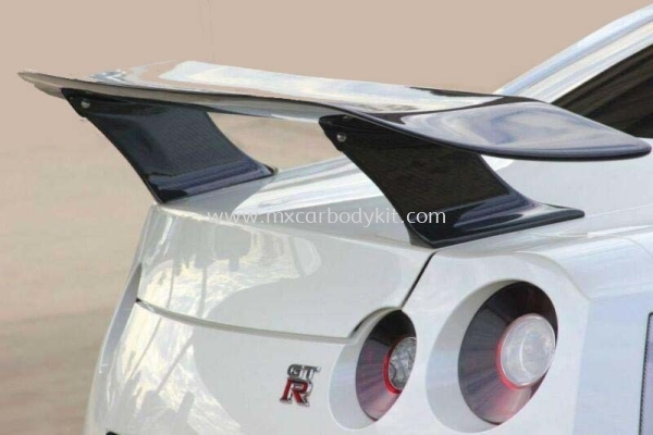 NISSAN SKYLINE GTR 35 ESPRIT SPOILER