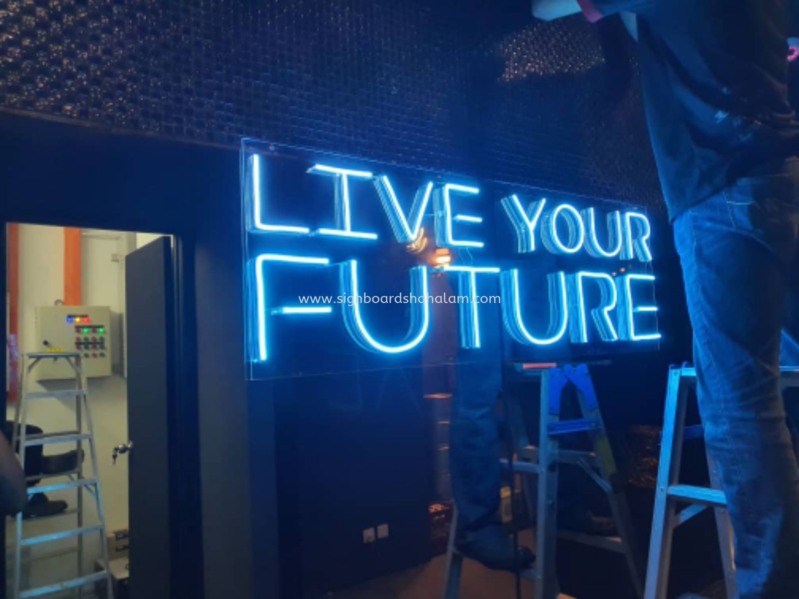 LED NEON SIGNAGE, 3D LETTERING, LIVE YOUR FUTURE 