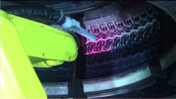 Tire mould cleaning