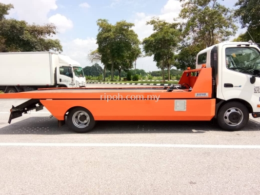 Fully-Loaded Car Carrier With Body Skirt