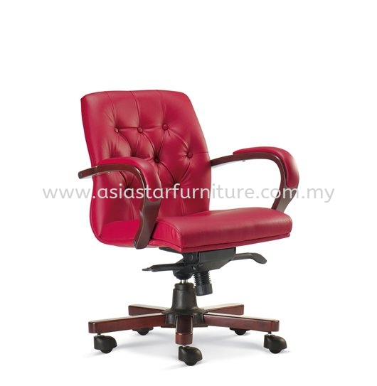URBAN DIRECTOR LOW BACKLEATHER OFFICE CHAIR WITH RUBBER-WOOD WOODEN BASE - wooden director office chair jaya one | wooden director office chair bukit damansara | wooden director office chair taman melawati